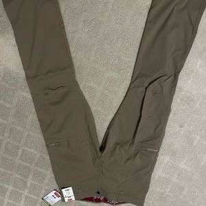2x pairs of Wrangler performance cargos